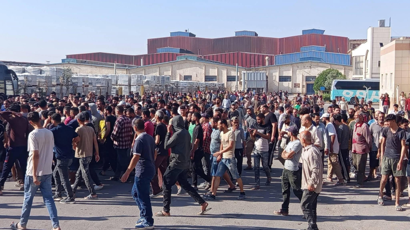 عمال شركة زنوبيا يعلنون إضراباً مفتوحاً للمطالبة برواتب تناسب الوضع المعيشي