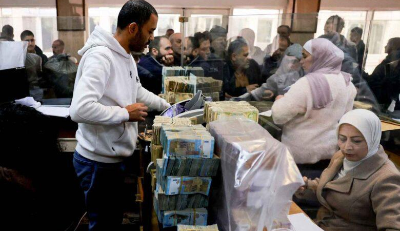 الزيادة الأكبر تاريخياً للرواتب .. كتلة الأجور ترتفع إلى 46 مليار ليرة دون اللجوء للاستدانة