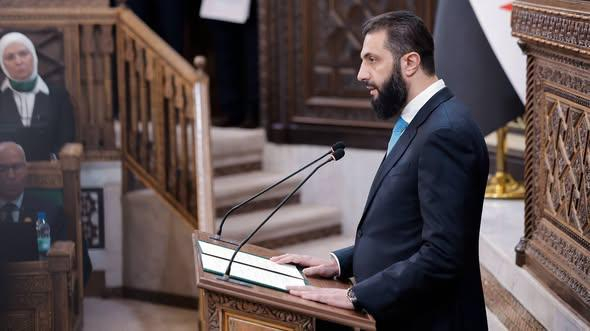 يوم برلماني طويل .. العواك رئيساً ومادونا بشارة تمثل النساء في هيئة الرئاسة