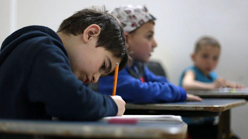 مرسوم بمنح دورة استثنائية لطلاب الإعدادي والثانوي في السويداء