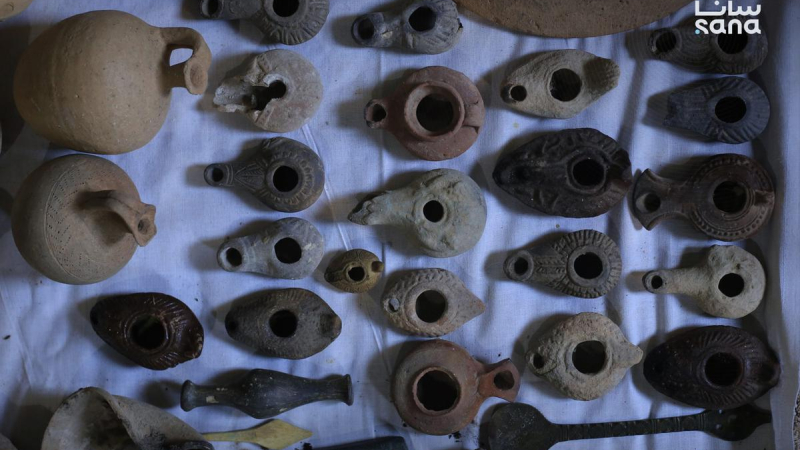 MG 2458 بعد 20 عاماً من جمعها.. مواطن يسلّم مديرية آثار درعا آلاف القطع الأثرية