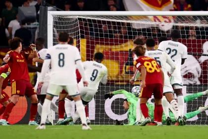 ريال مدريد يقلب تأخره بثلاثية أمام روما إلى فوز في الوقت القاتل
