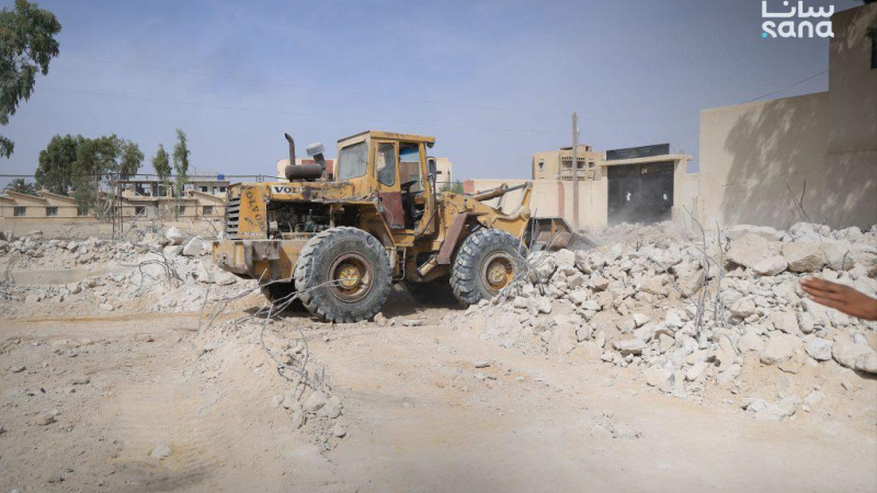 184A0247 ترحيل نحو ألفي متر مكعب من الأنقاض في حران العواميد بريف دمشق
