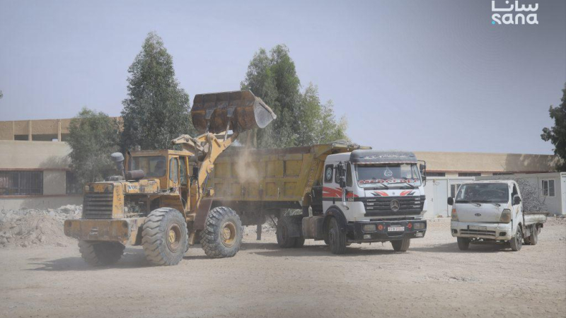 184A0265 ترحيل نحو ألفي متر مكعب من الأنقاض في حران العواميد بريف دمشق