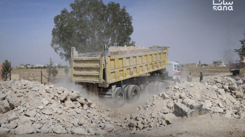 184A0339 ترحيل نحو ألفي متر مكعب من الأنقاض في حران العواميد بريف دمشق