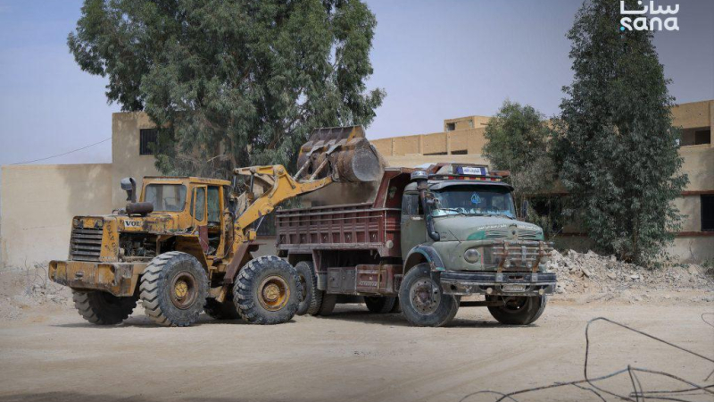 184A0354 ترحيل نحو ألفي متر مكعب من الأنقاض في حران العواميد بريف دمشق