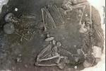 نساء العصر الحجري في أوروبا دفن أحياء وأرجلهن مقيدة