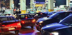 وزارة الطاقة تنفي وجود أزمة محروقات وتكشف سبب الازدحام على محطات الوقود