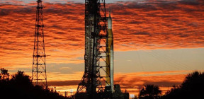 لماذا أصرت "ناسا" على إرسال البشر بدلا من الروبوتات إلى القمر؟