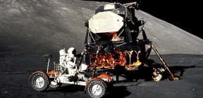 لا أحد هناك ولا شيء نراه... لماذا القمر مجددا؟