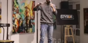 ستاند أب كوميدي يعتذر بعد الهجوم عليه بسبب إساءة لأهالي حلب