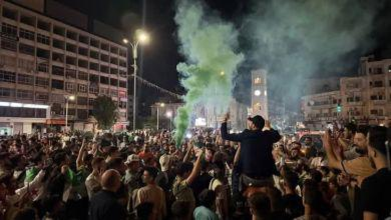 مسيرات فرح عارمة بحماة وسلمية ابتهاجاً برفع العقوبات عن سوريا