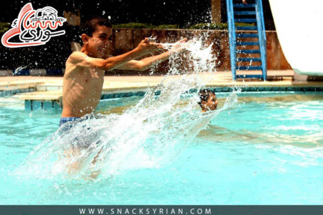 صيف العروض الخيالية باللاذقية: السباحة لمن استطاع إليها سبيلاً