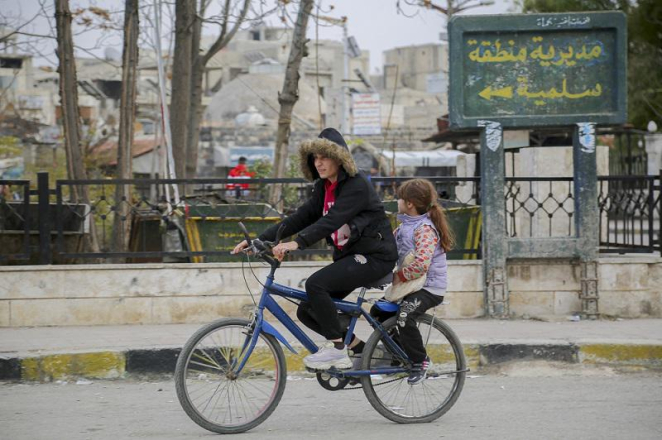 الجهر بالإفطار يثير الجدل في سلمية بعد توقيف موظفة داخل العدلية