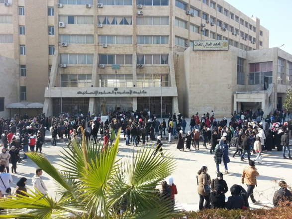 كلية الآداب بحلب تمهل الطلاب 48 ساعة لمغادرة مجموعات الواتس غير الرسمية