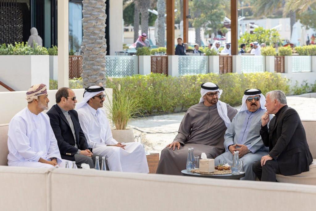 "السيسي بجانب أمير قطر".. الرئاسة المصرية تنشر أول صورة لقادة عرب في الإمارات